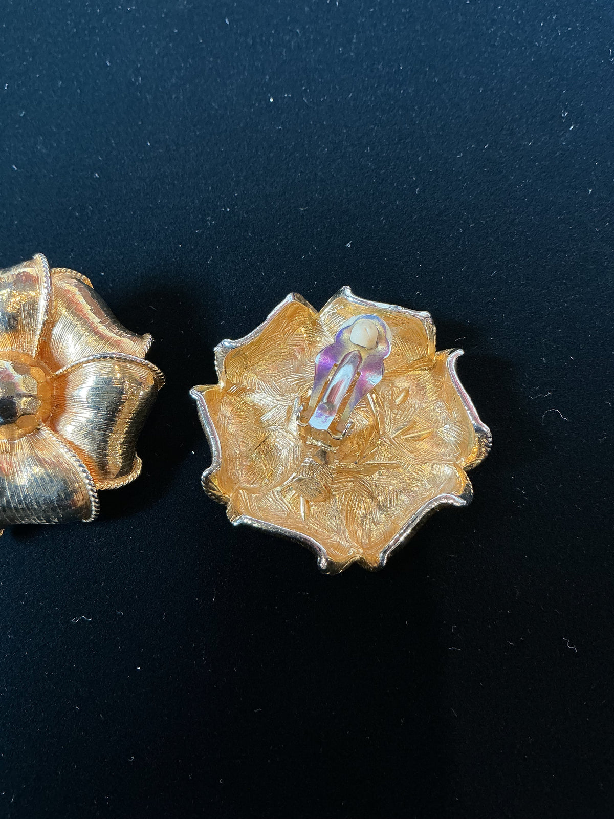 Vintage 1980s givenchy Paris gold plated chunky flower clip on earrings