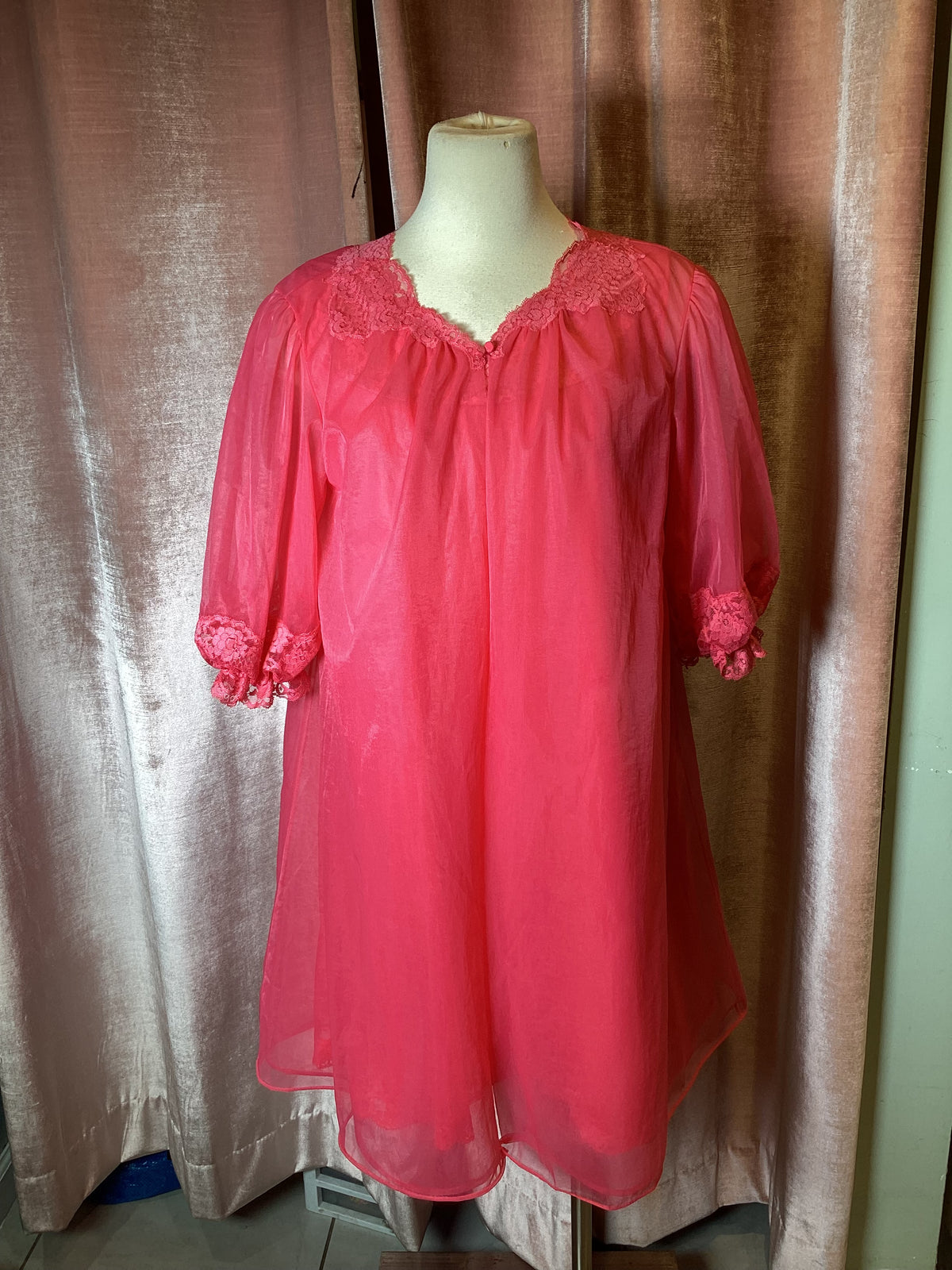 Vintage 1960’s nylon chiffon lace trim 2 pc robe slip dress set