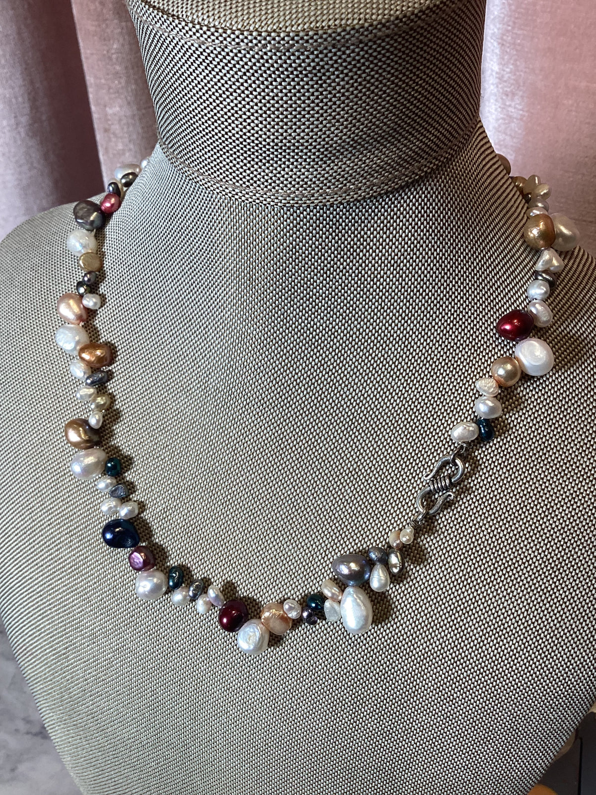 Vintage Y2K multi color raw pearl necklace