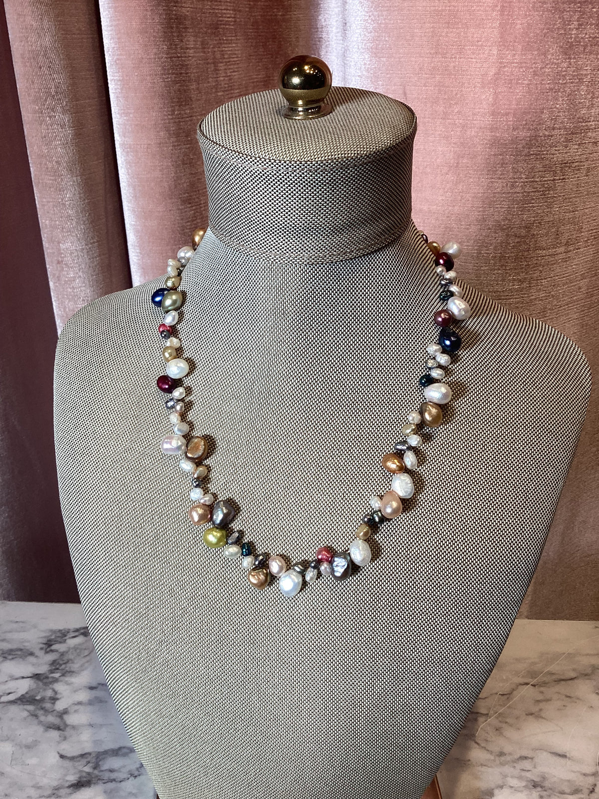 Vintage Y2K multi color raw pearl necklace