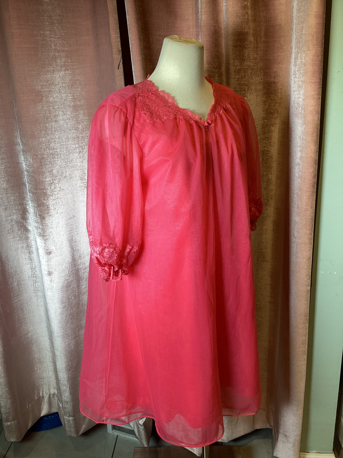 Vintage 1960’s nylon chiffon lace trim 2 pc robe slip dress set