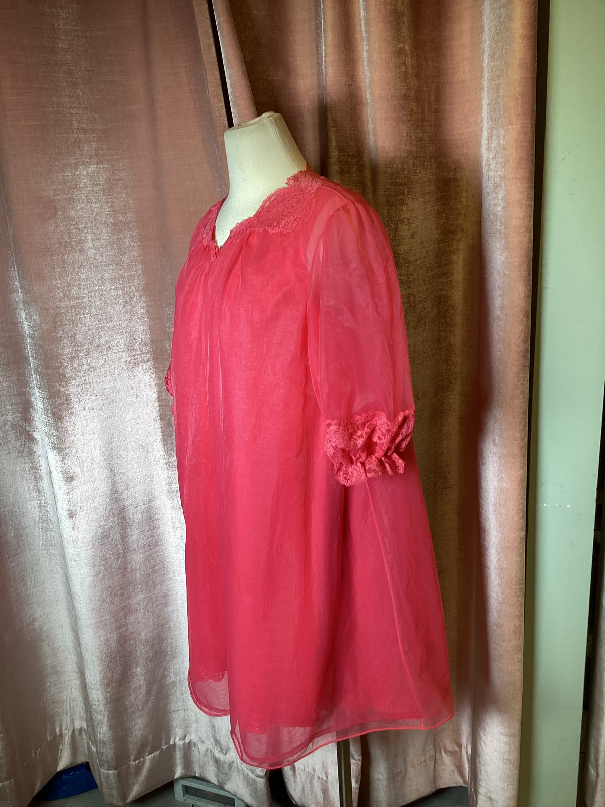 Vintage 1960’s nylon chiffon lace trim 2 pc robe slip dress set