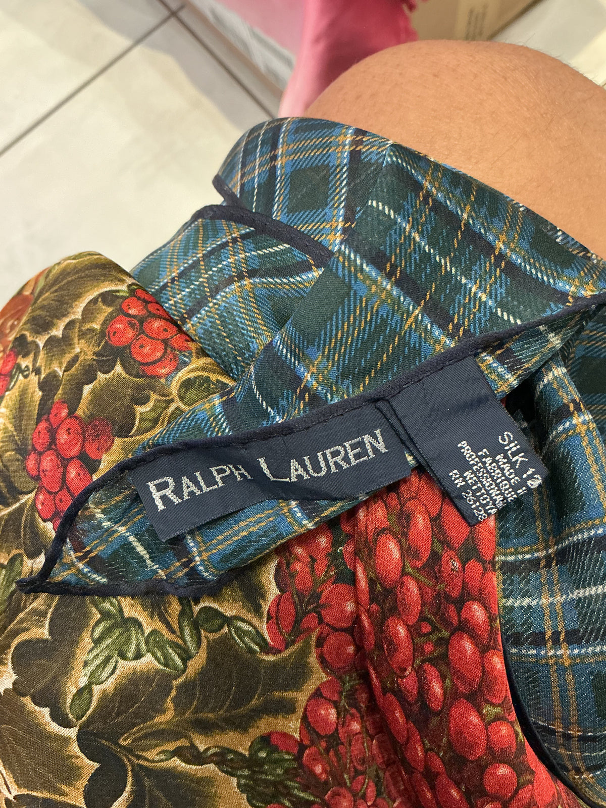 Vintage Y2K Ralph Lauren Christmas Wreath Holiday Poinsettia Pinecone Design scarf