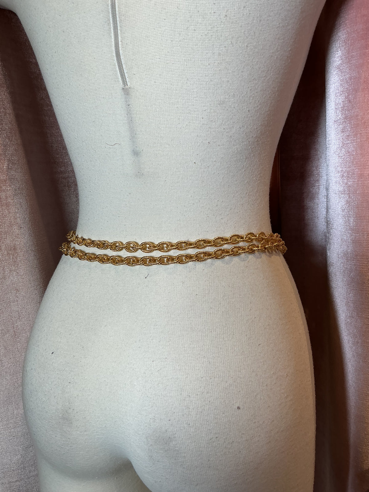 Vintage 1990’s moshino red wall gold pleated kitschy charm chain belt
