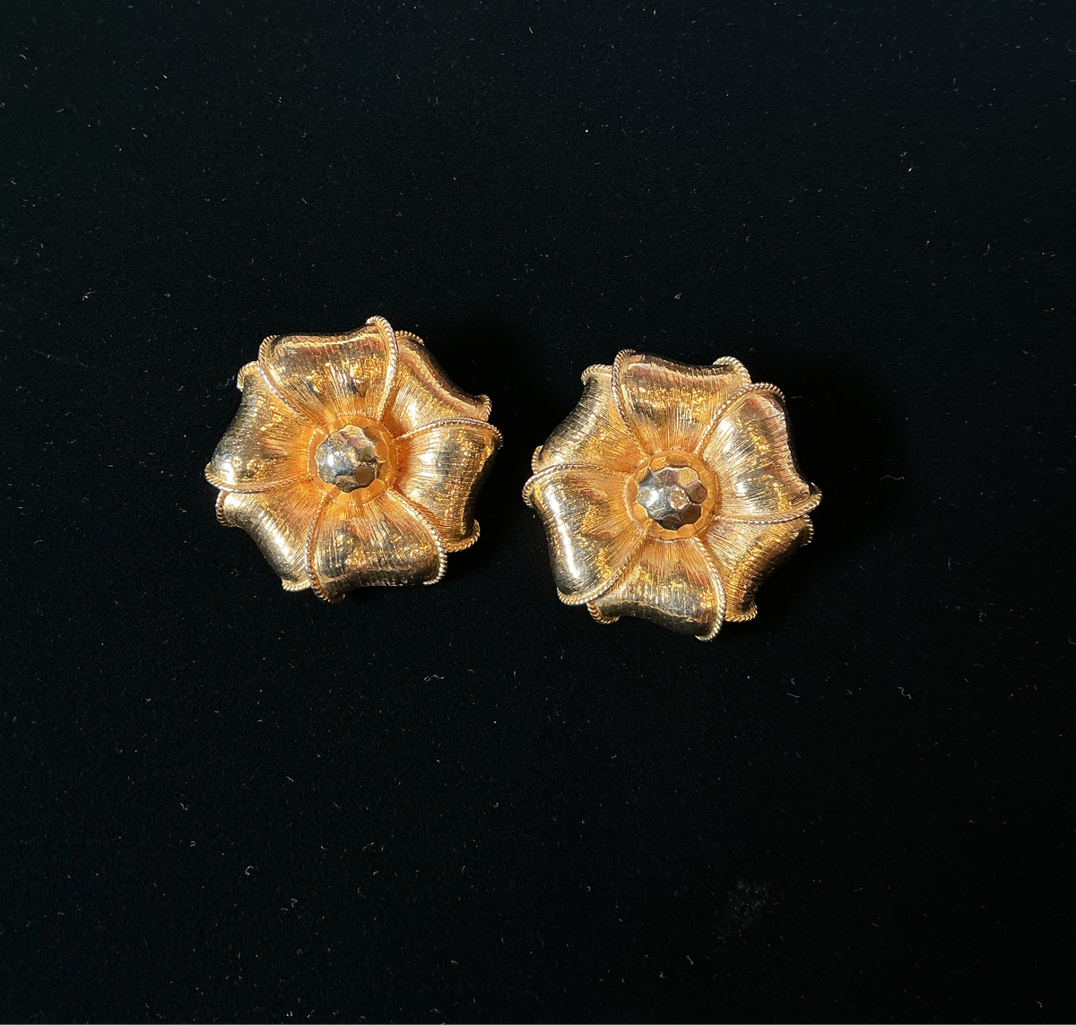 Vintage 1980s givenchy Paris gold plated chunky flower clip on earrings
