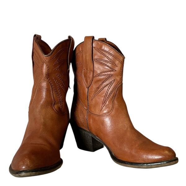 Vintage Y2K Cognac leather short cowgirl cowboy ankle boots booties made in Italy size 38