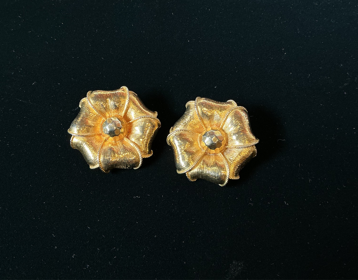Vintage 1980s givenchy Paris gold plated chunky flower clip on earrings