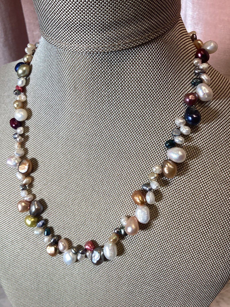 Vintage Y2K multi color raw pearl necklace