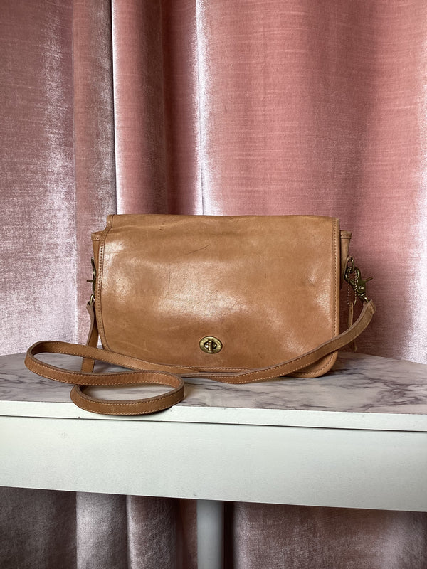 Vintage 90s coach classic tan leather crossbody bag