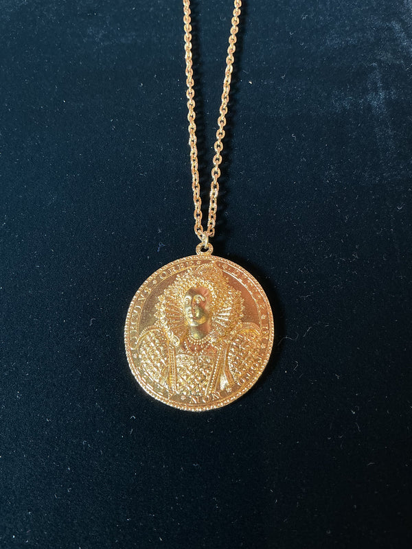 Vintage 1970s Queen Elizabeth coin medallion oversized pendant necklace