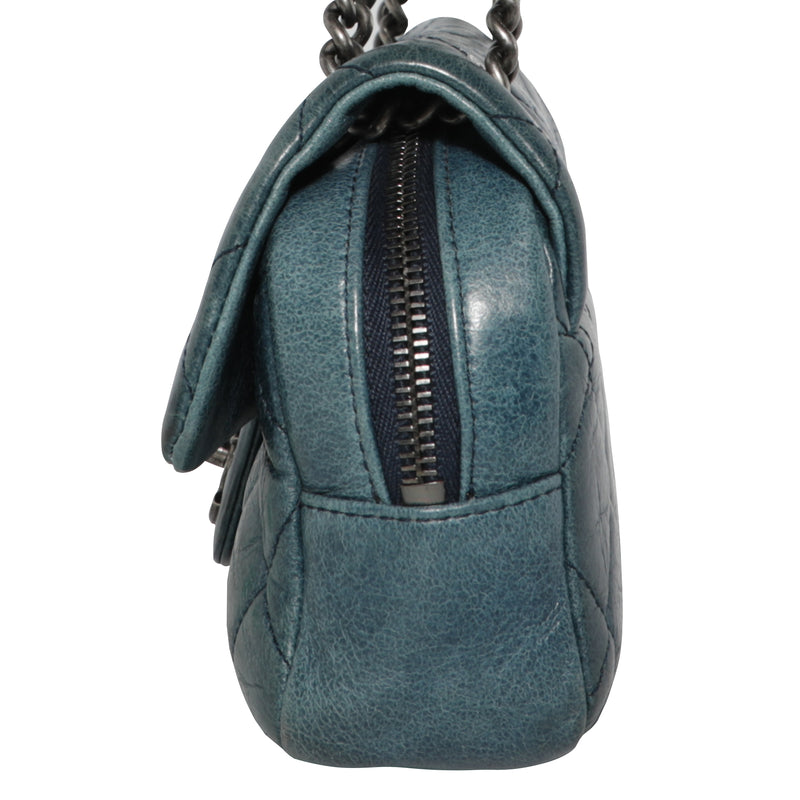 Chanel Quilted Leather Shoulder Bag – Mint Market