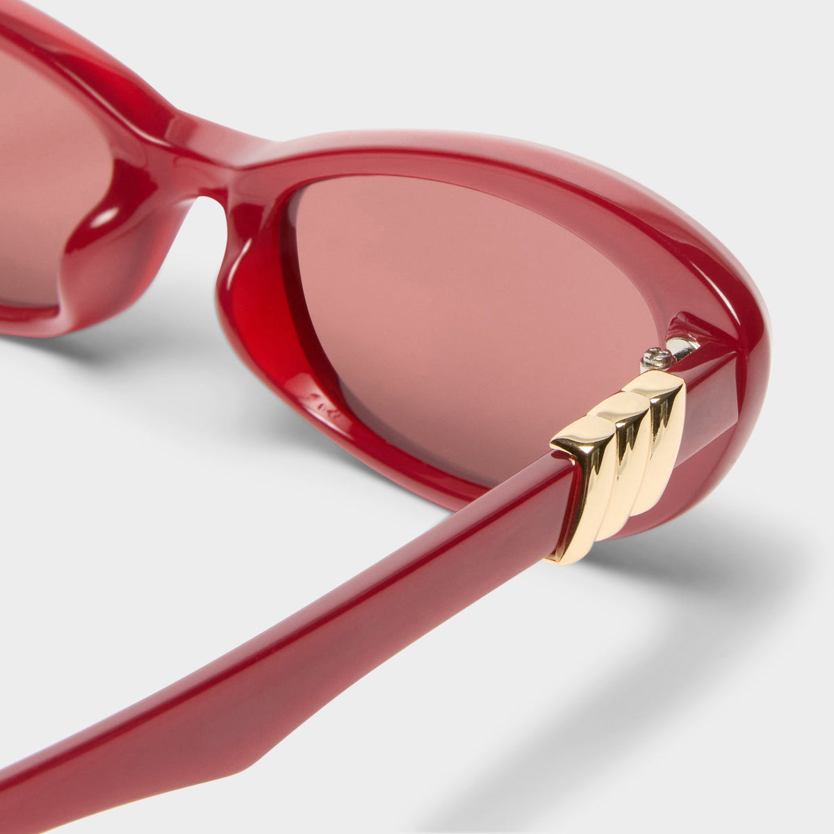 The Whisperer Cat Eye Sunglasses - Garnet