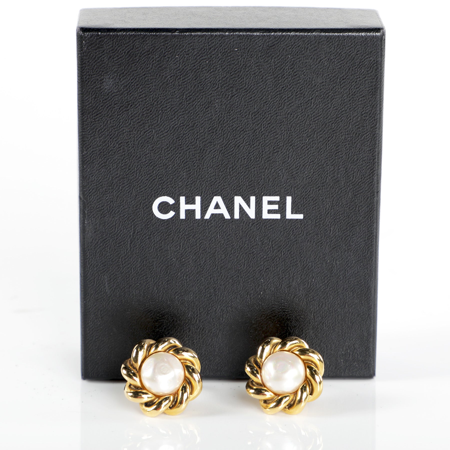 Chanel Artificial Pearl Dangle Earrings Clip-On 97A – AMORE Vintage Tokyo