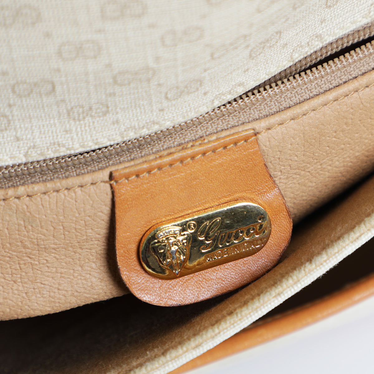 Vintage 80s Gucci Monogram Messenger Crossbody Cream Leather Bag – Mint  Market